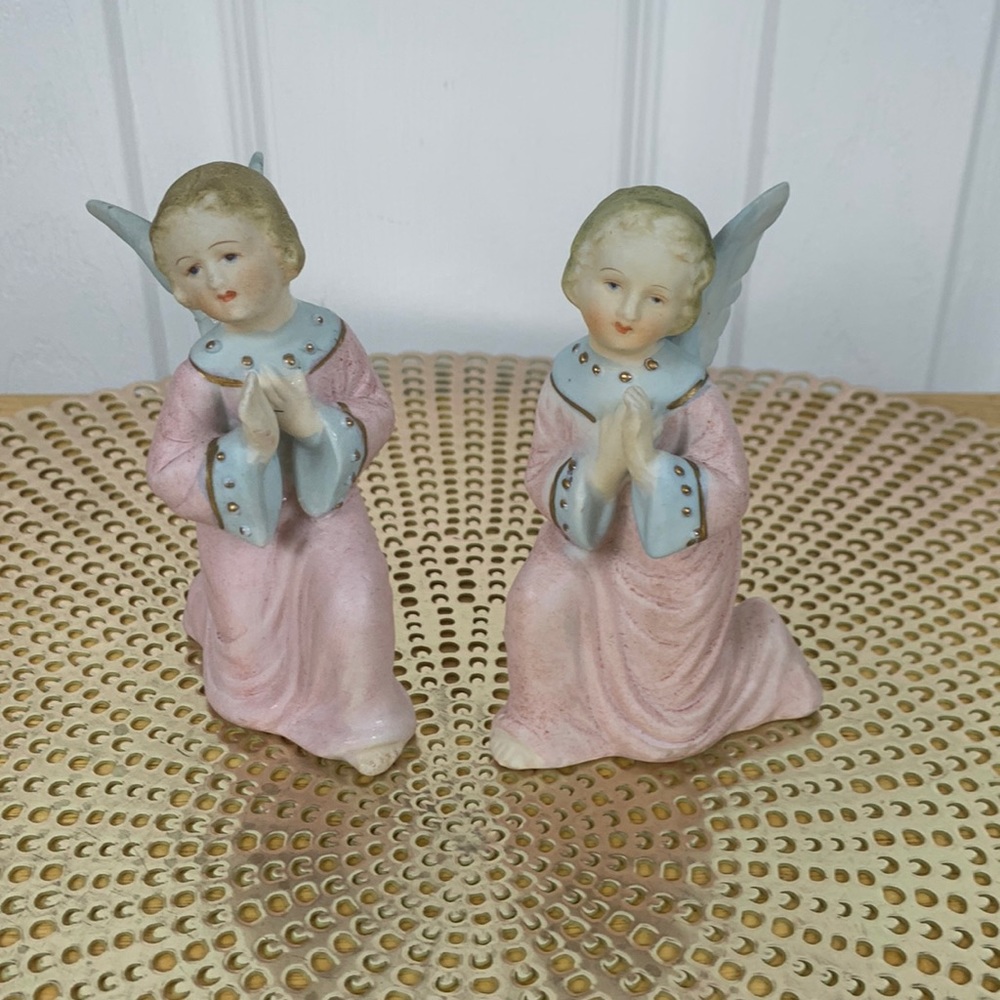 Vintage WalesPair of Ceramic Angels made in Japan. 4” high.
